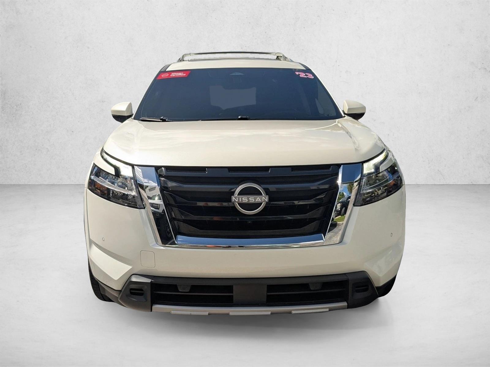 2023 Nissan Pathfinder SL photo 2