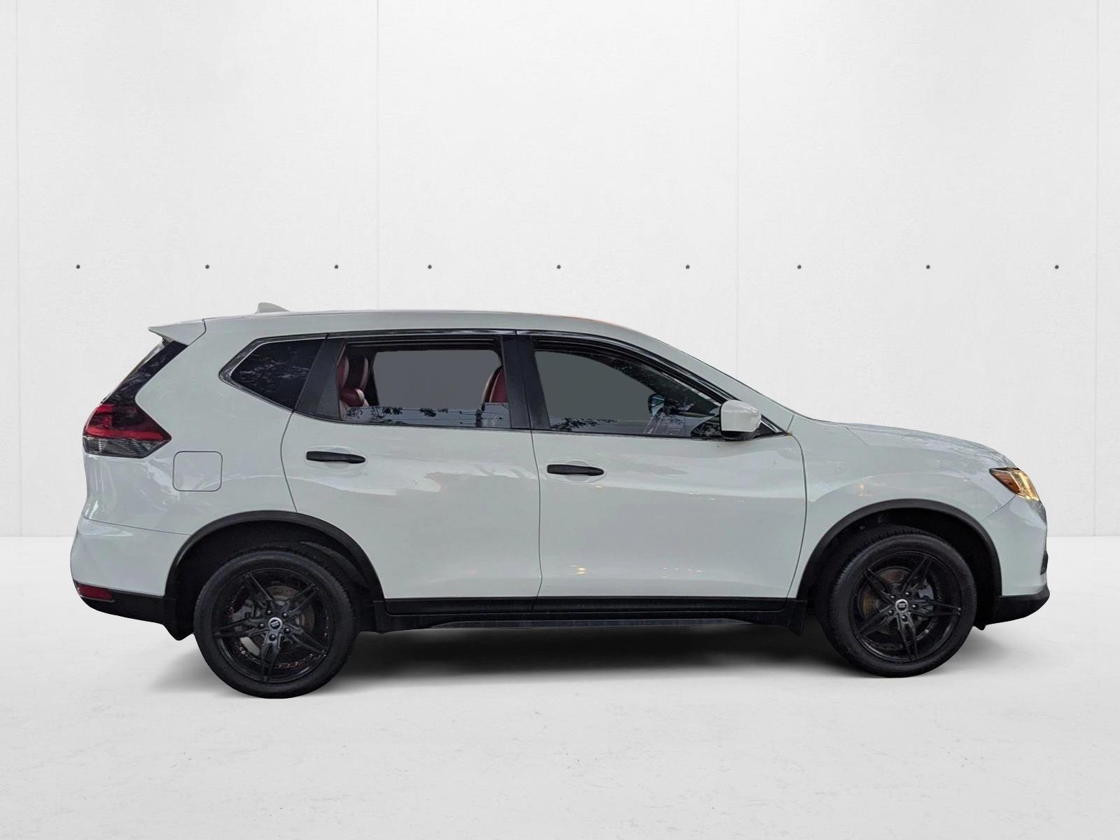2018 Nissan Rogue S photo 3