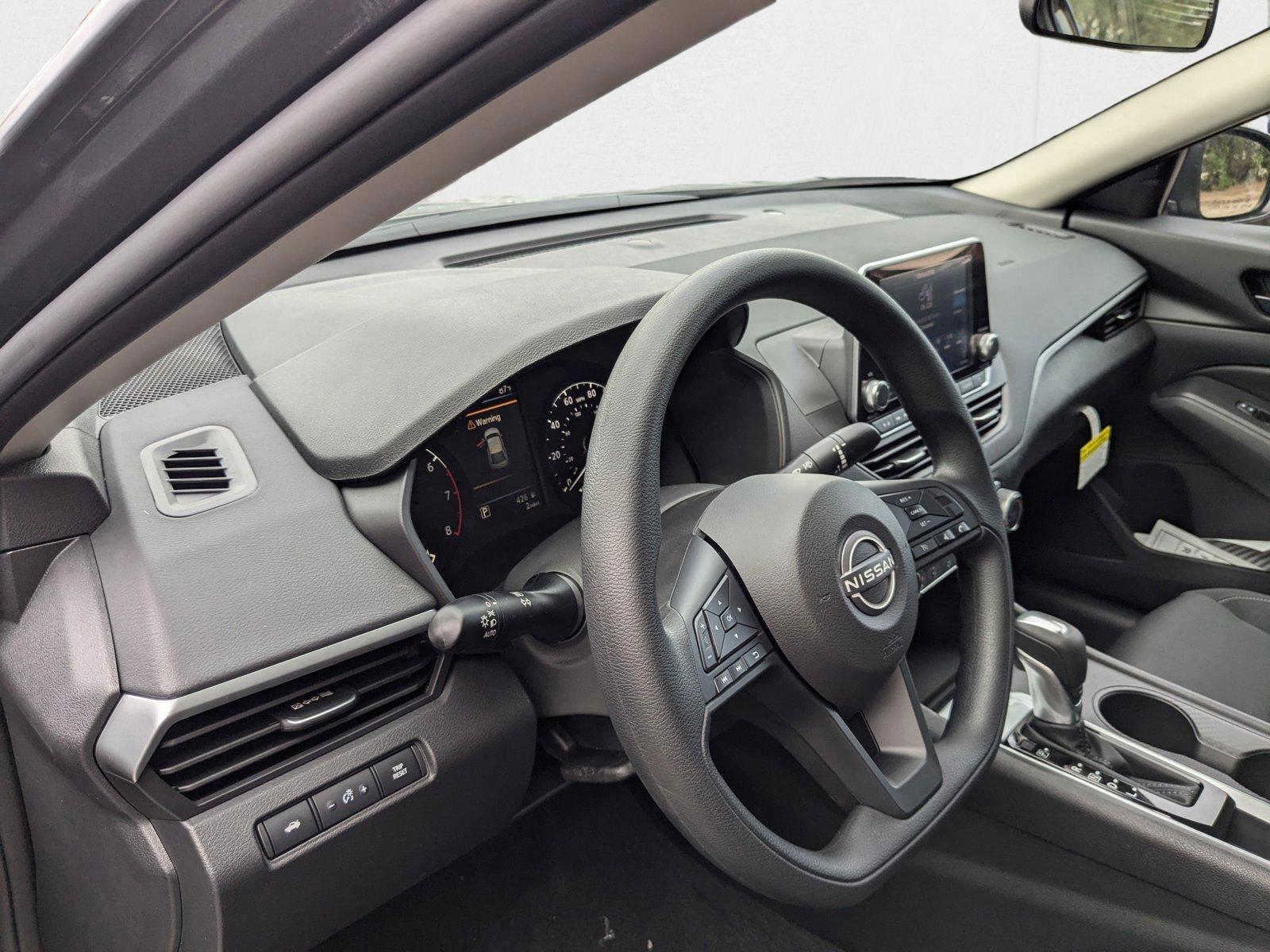 2025 Nissan Altima S photo 3