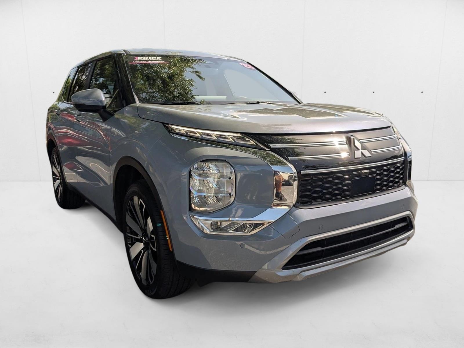 2025 Mitsubishi Outlander SE photo 3