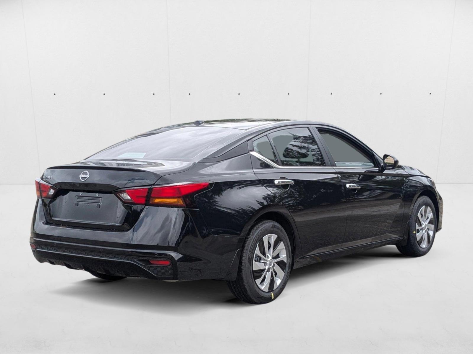 2025 Nissan Altima S photo 2