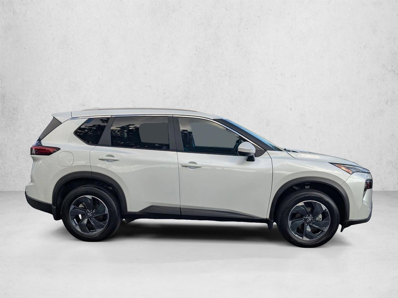 2024 Nissan Rogue SV photo 4