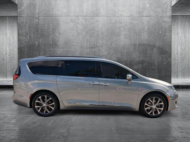 2018 Chrysler Pacifica Limited photo 4