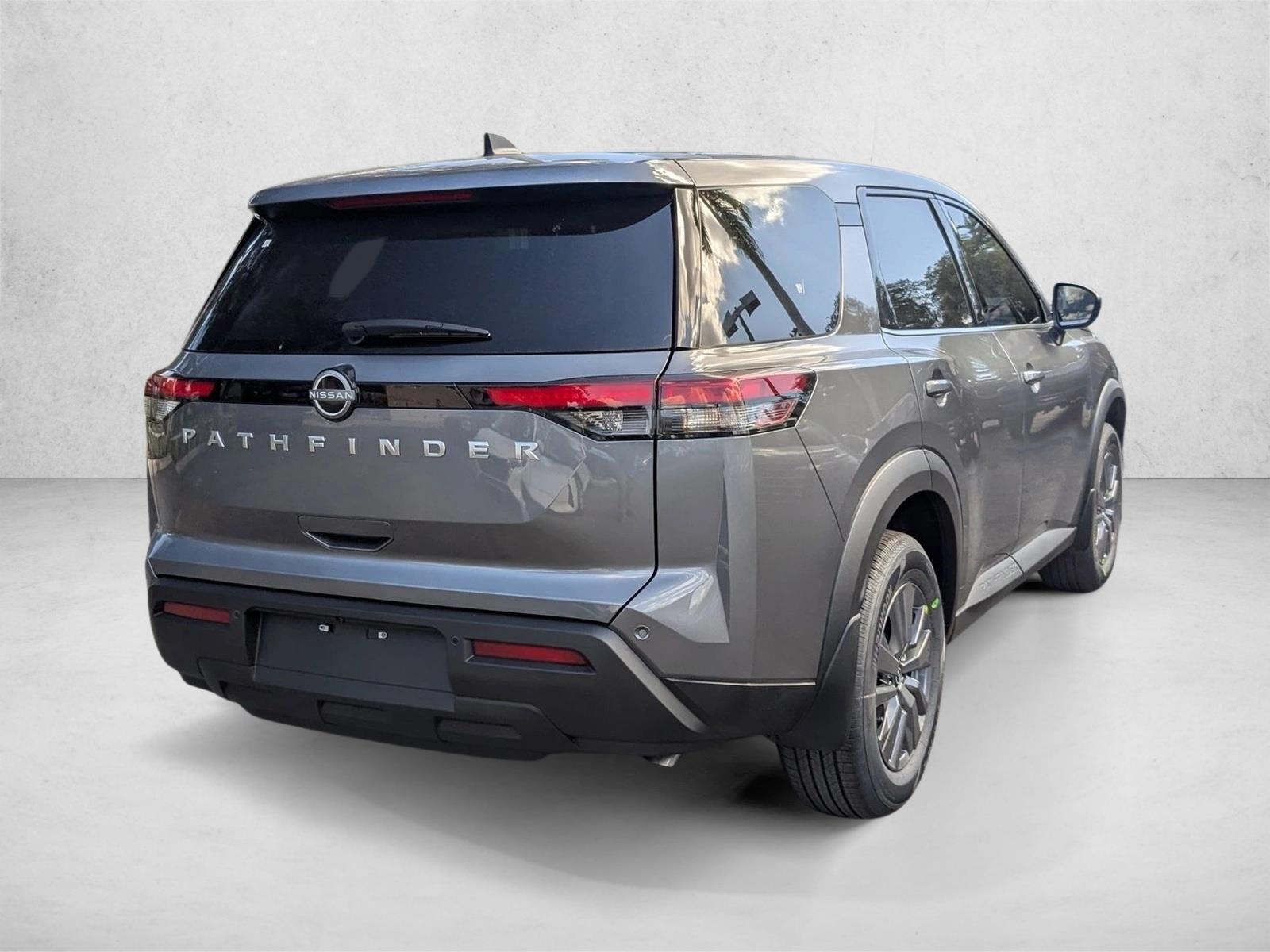 2025 Nissan Pathfinder S photo 2