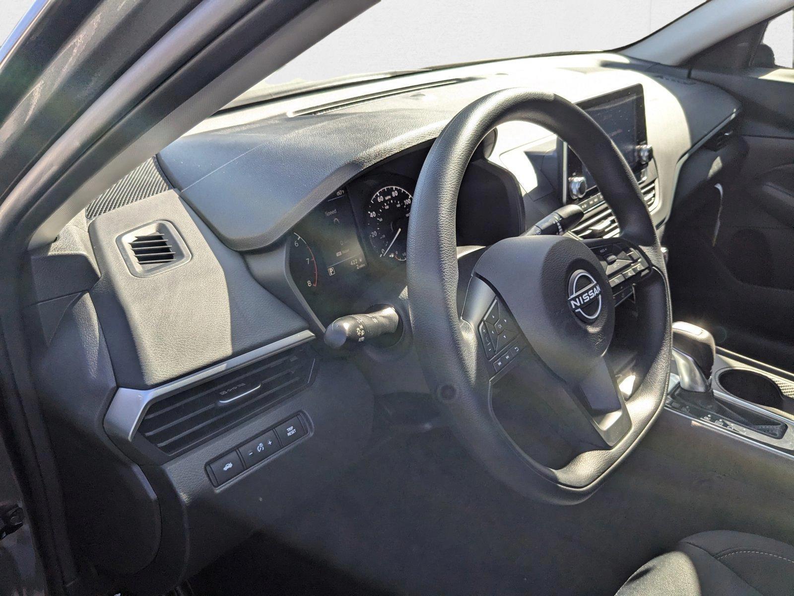 2025 Nissan Altima S photo 3