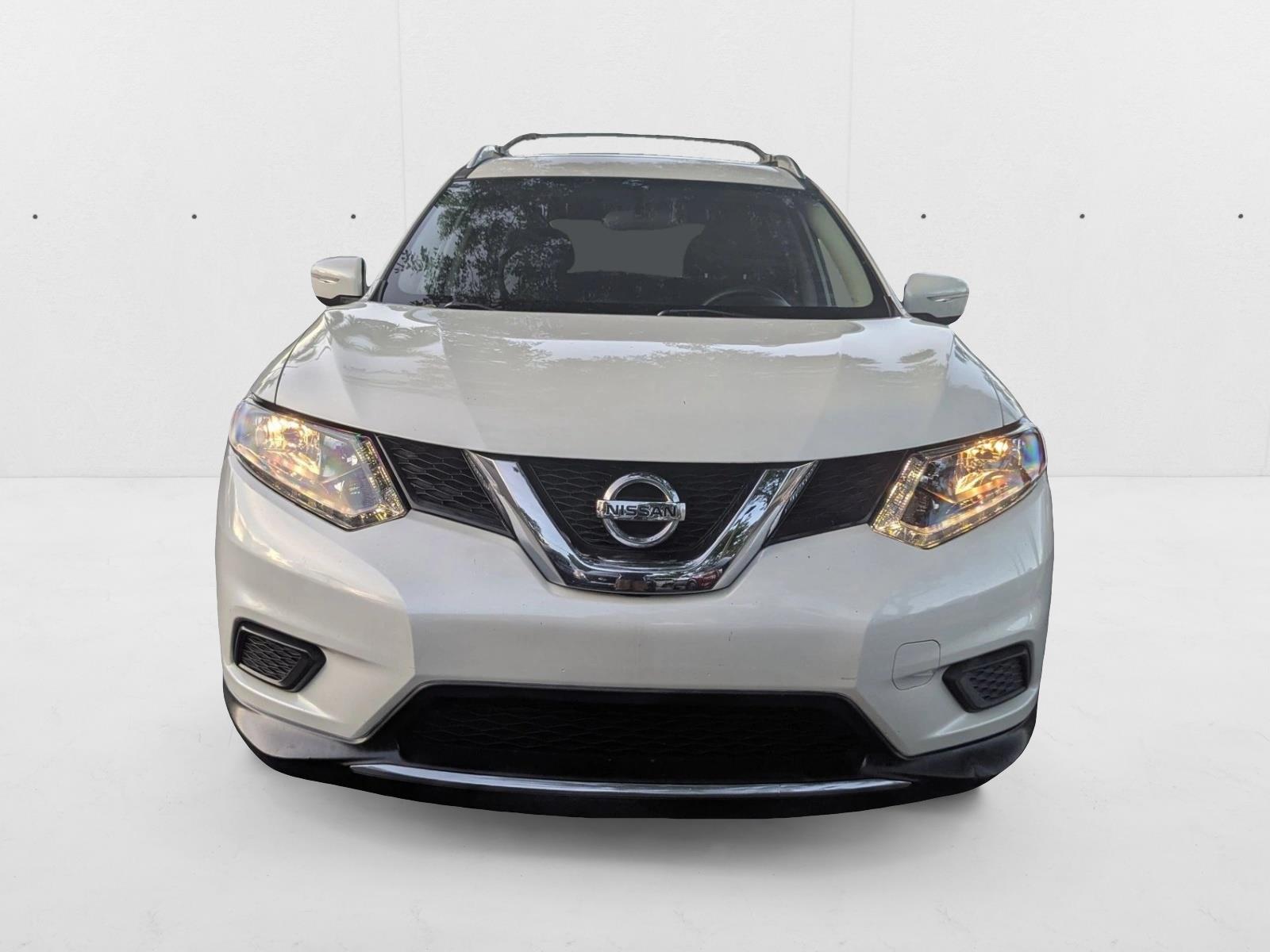 2015 Nissan Rogue SV photo 2