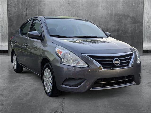 2016 Nissan Versa 1.6 Plus photo 3