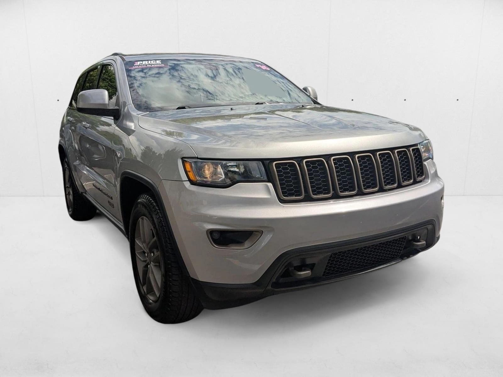 2016 Jeep Grand Cherokee Laredo photo 3
