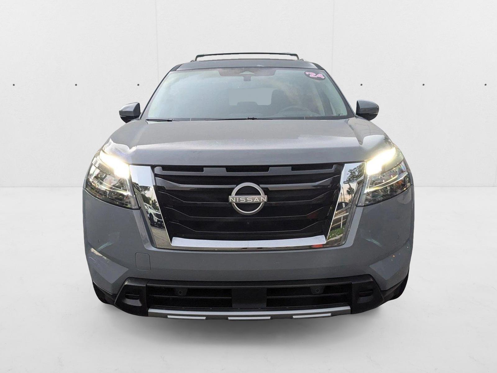2024 Nissan Pathfinder Platinum photo 2