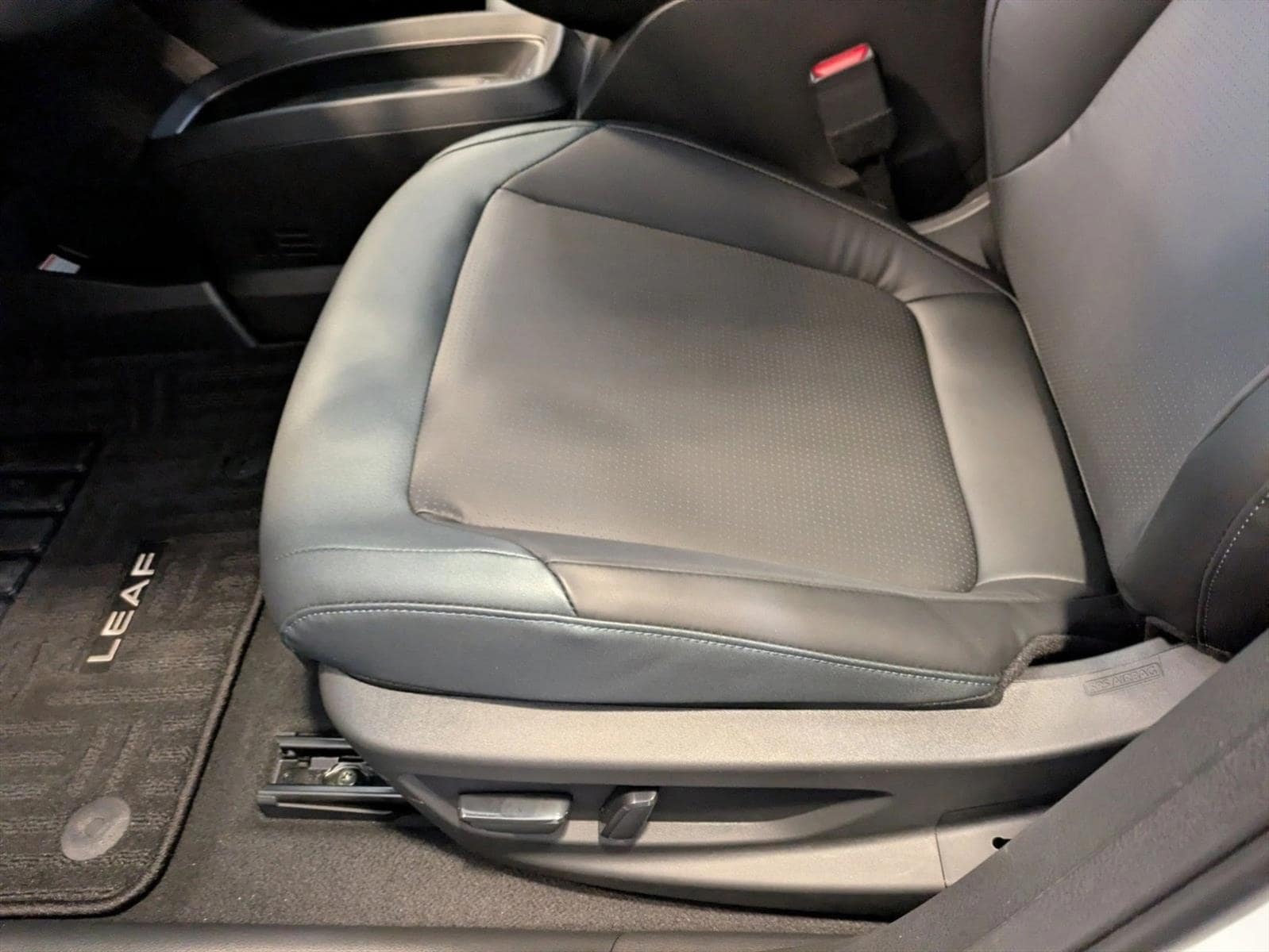 2026 Nissan LEAF SV+ - Photo 4