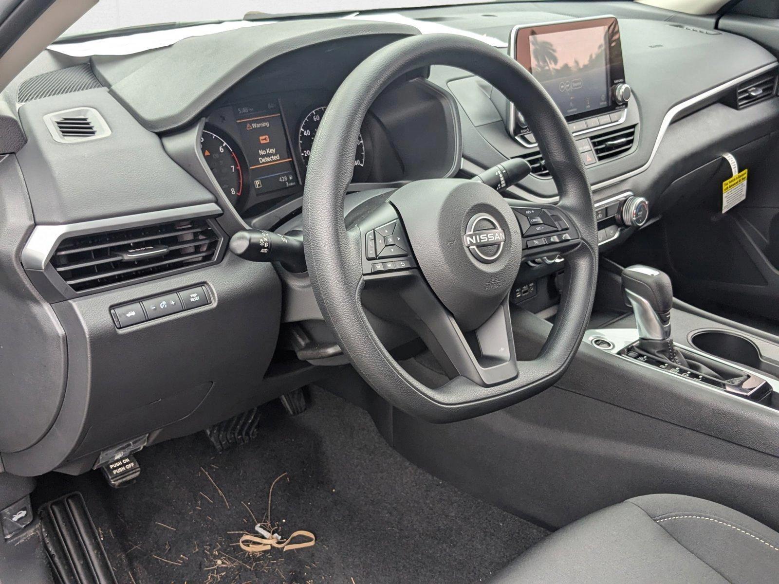 2025 Nissan Altima S photo 3