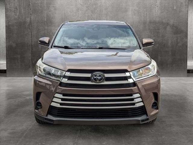 Used 2019 Toyota Highlander LE with VIN 5TDZARFH2KS051442 for sale in Miami, FL