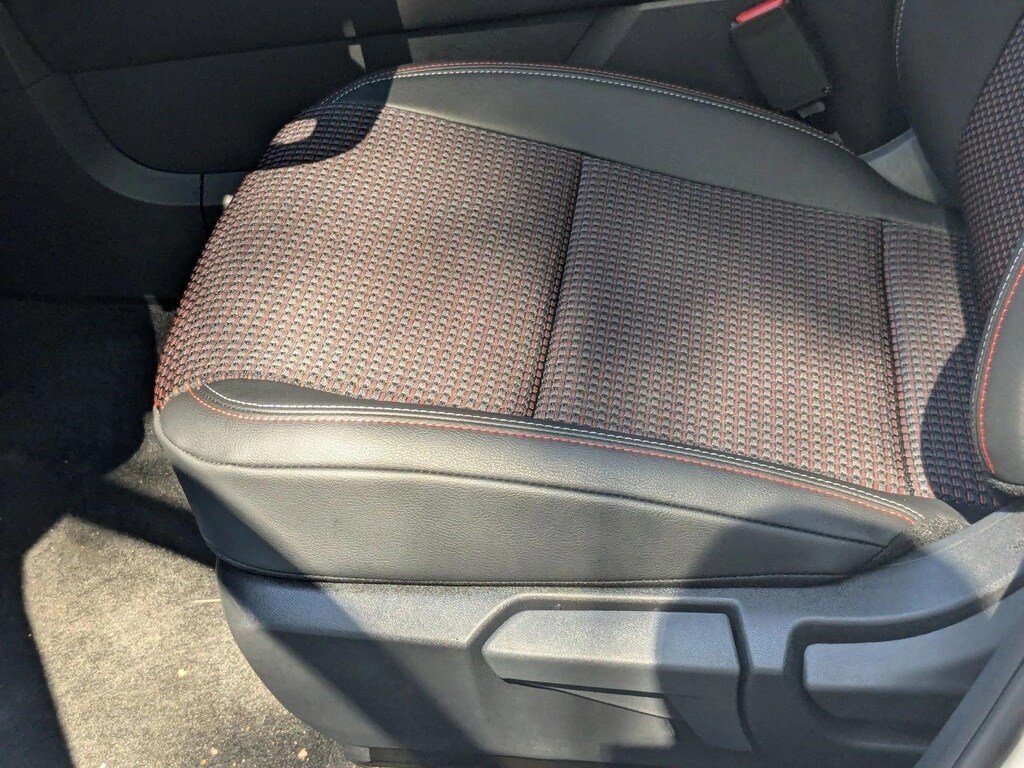 New 2026 Nissan Kicks SR SUV