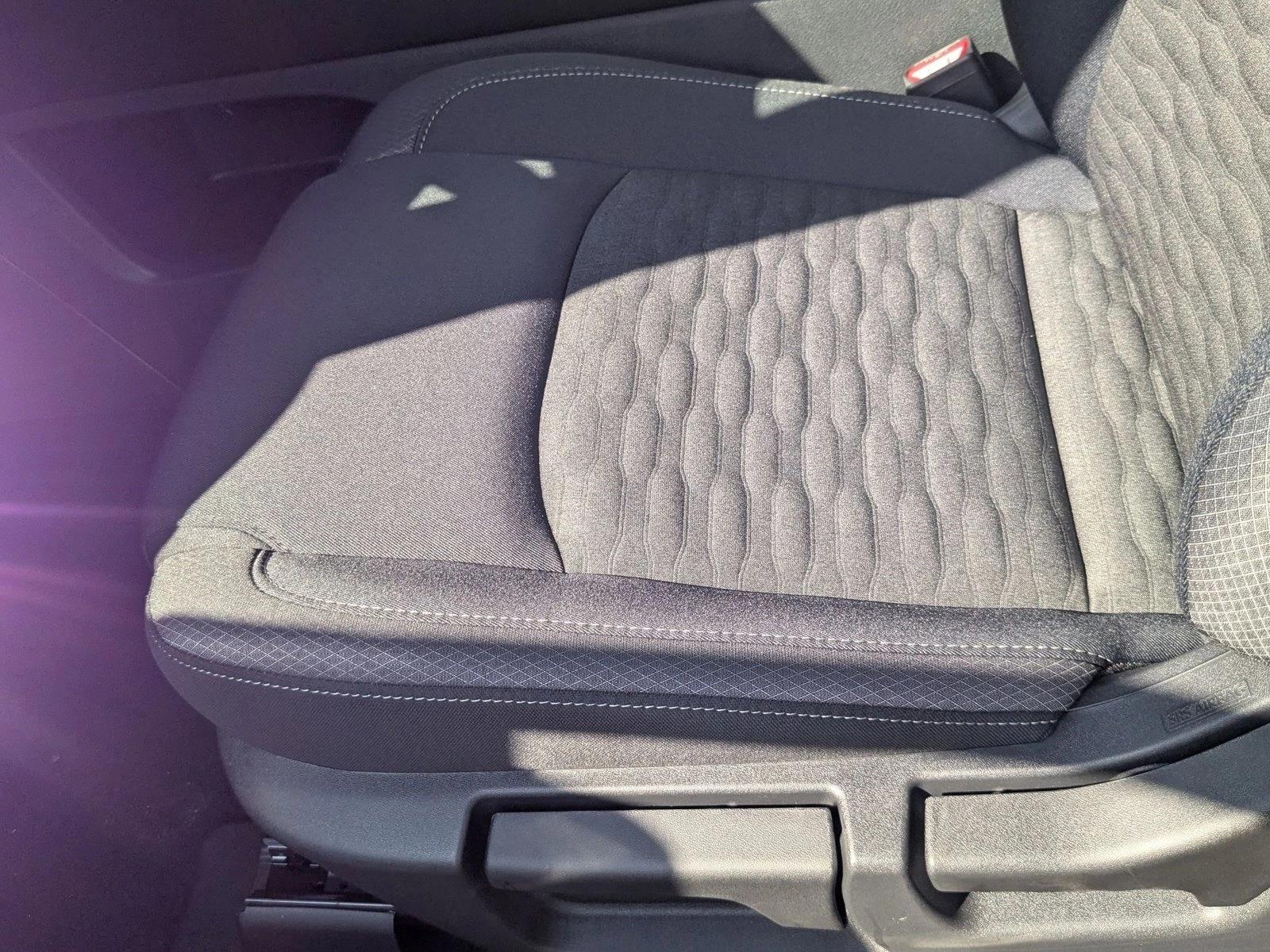 2025 Nissan Pathfinder S photo 3