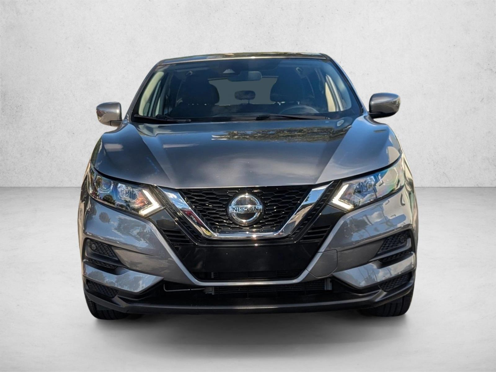 2020 Nissan Rogue Sport S photo 2
