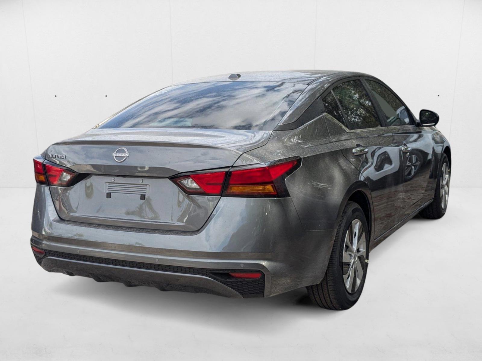 2025 Nissan Altima S photo 2