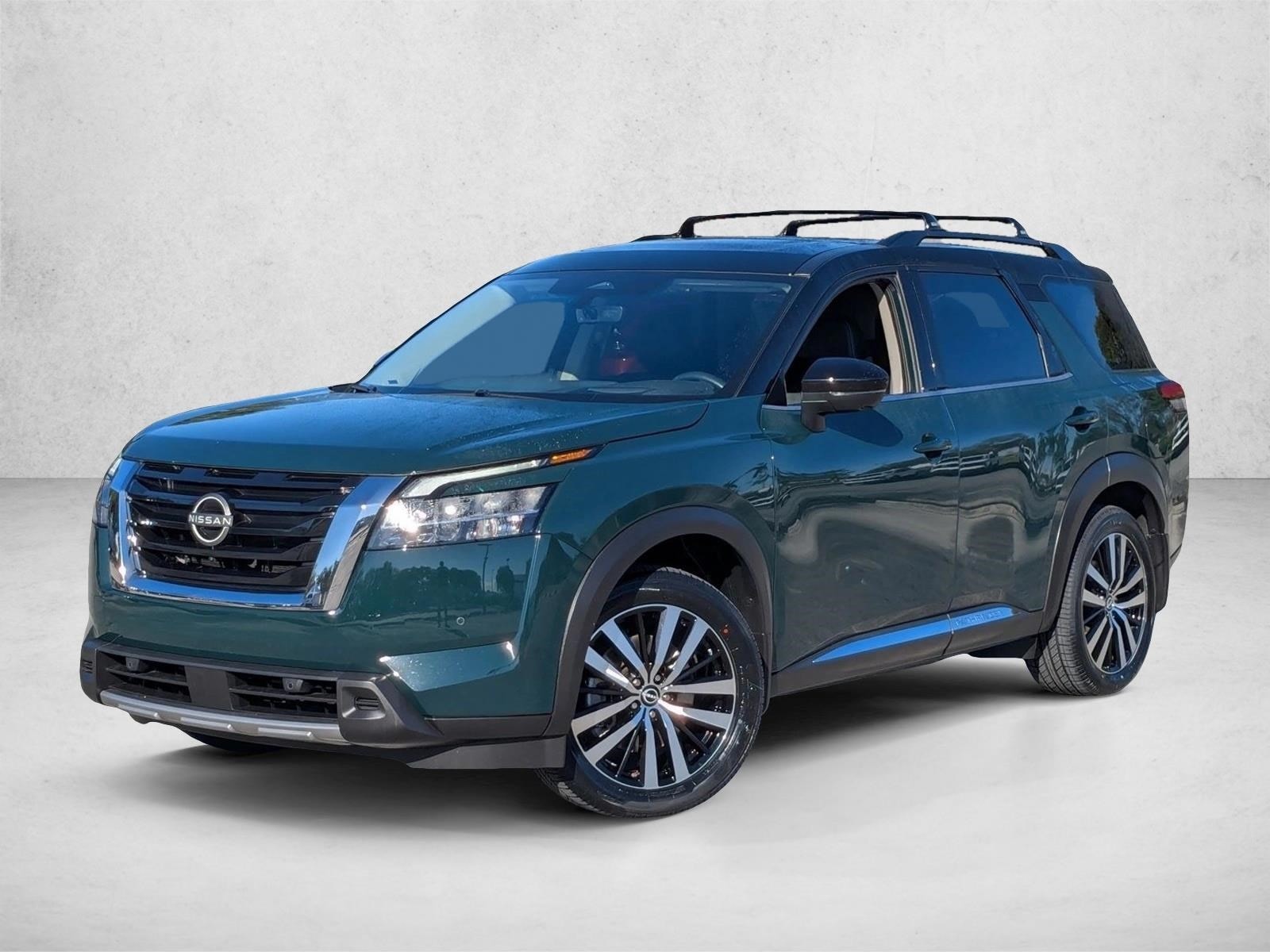 2024 Nissan Pathfinder Platinum's photo