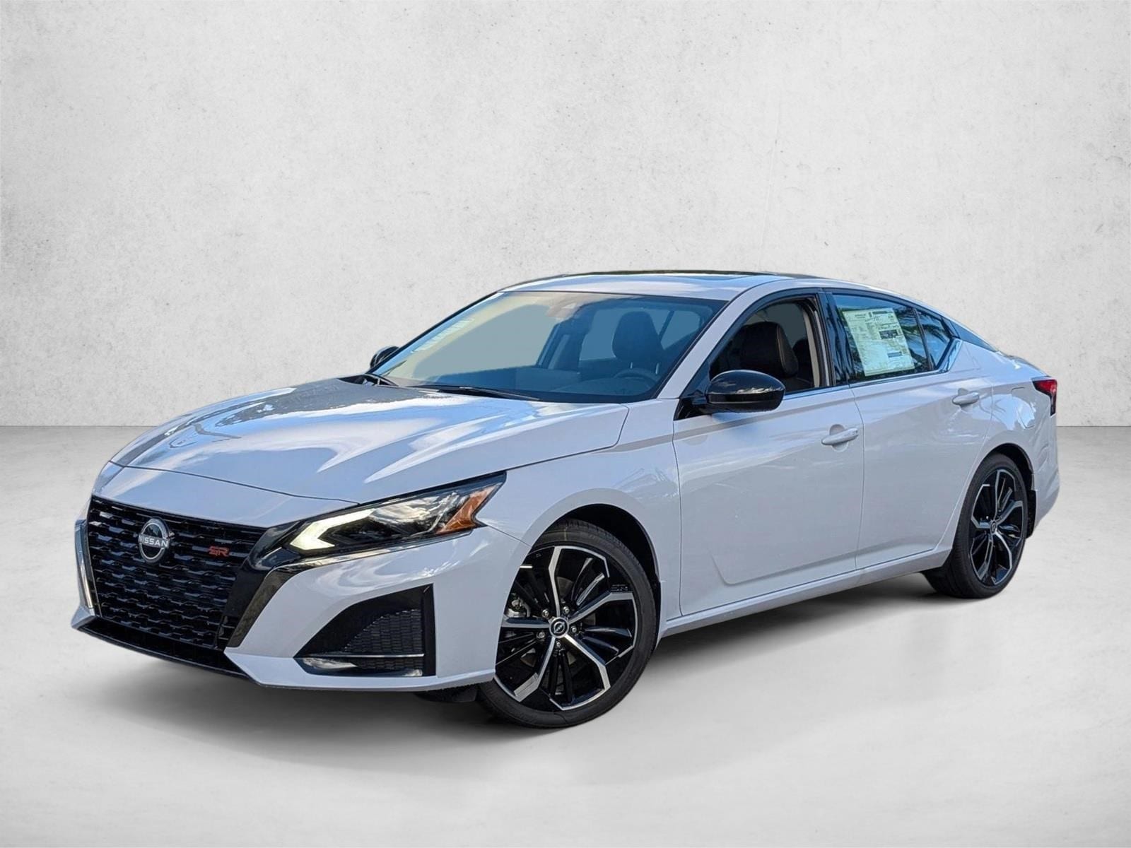 2025 Nissan Altima SR's photo