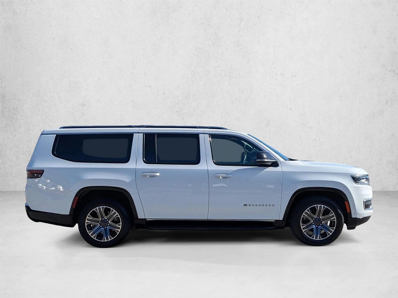 2023 Jeep Wagoneer L Series II photo 3