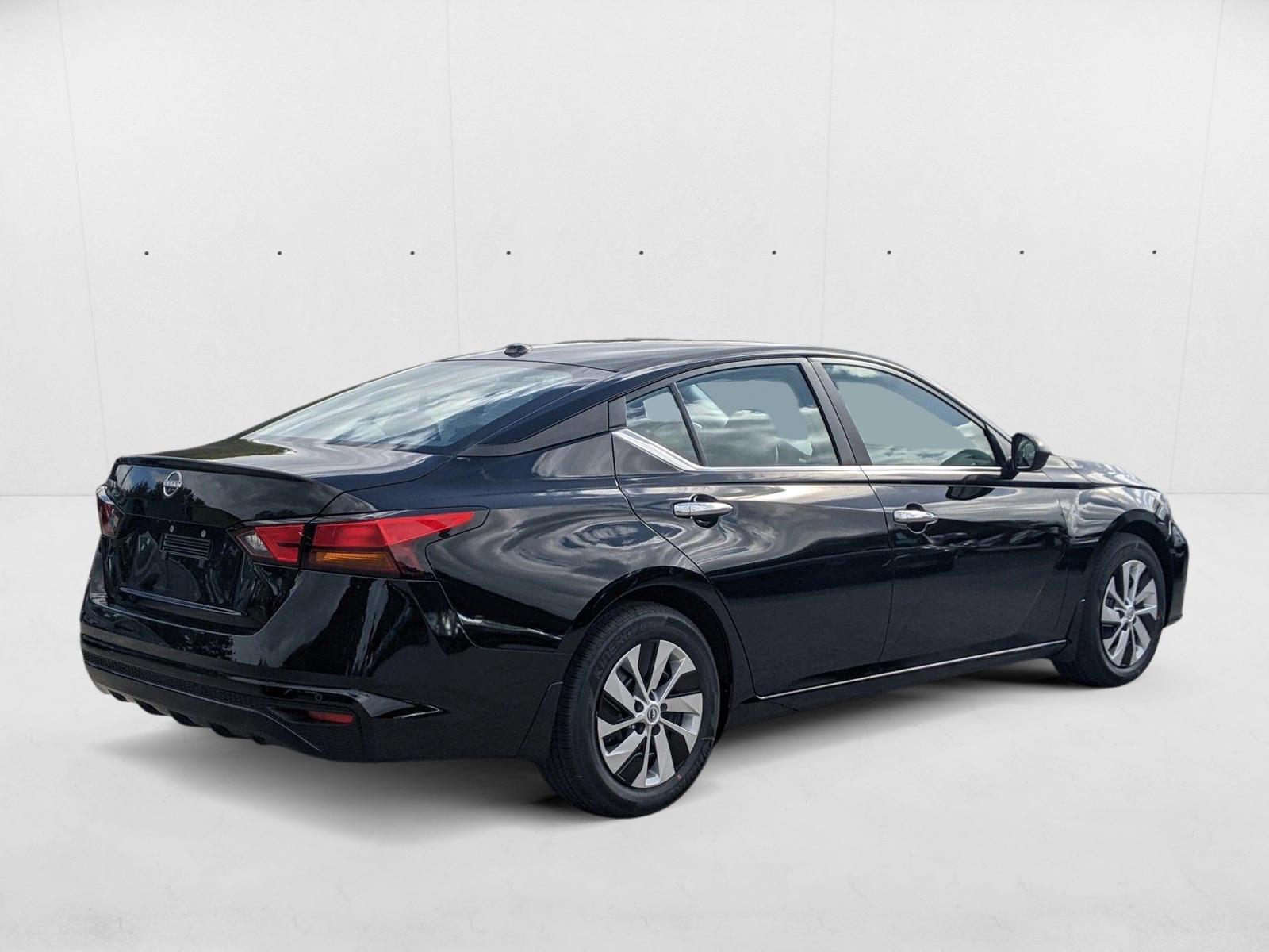 2025 Nissan Altima S photo 2