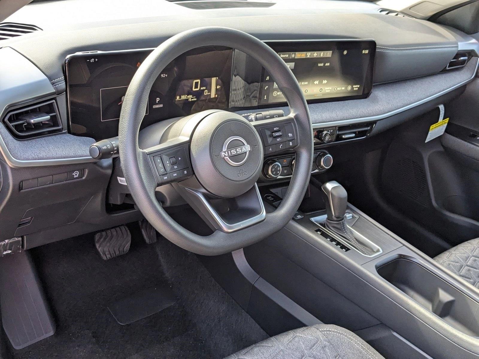 2025 Nissan Kicks SV photo 3