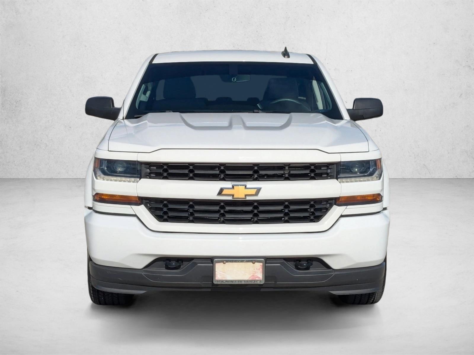 2019 Chevrolet Silverado 1500 Custom photo 2