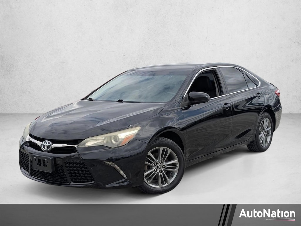 Used 2015 Toyota Camry SE Sedan