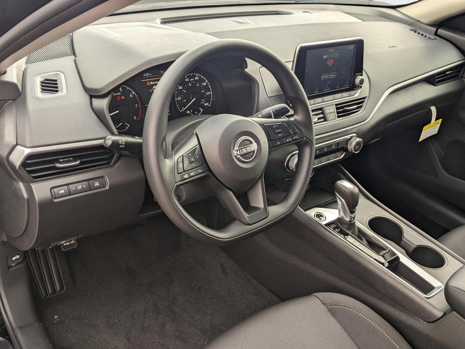 2025 Nissan Altima S photo 3