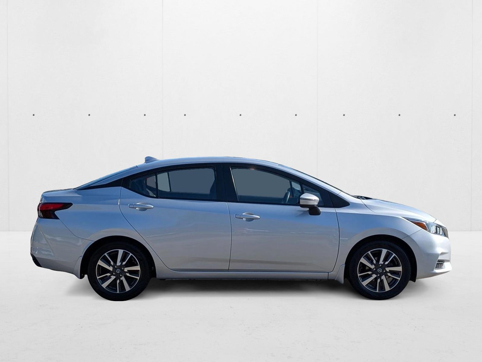 2021 Nissan Versa SV photo 4