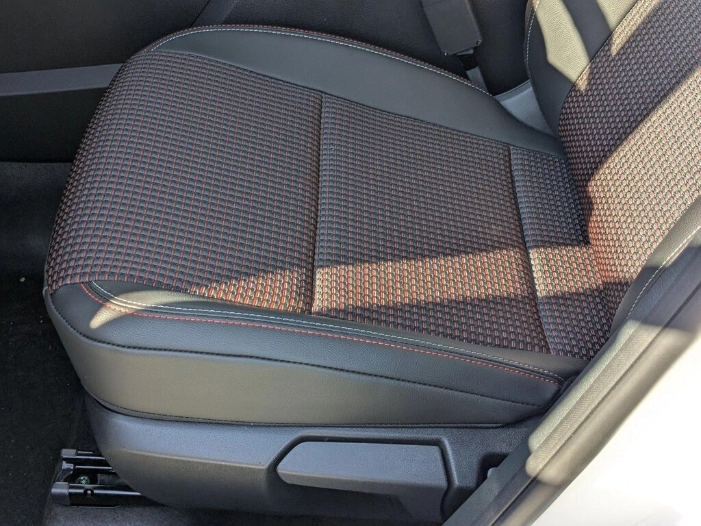 New 2026 Nissan Kicks SR SUV