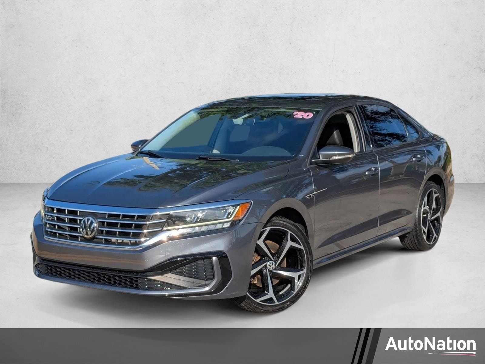2020 Volkswagen Passat 2.0T R-Line Auto's photo