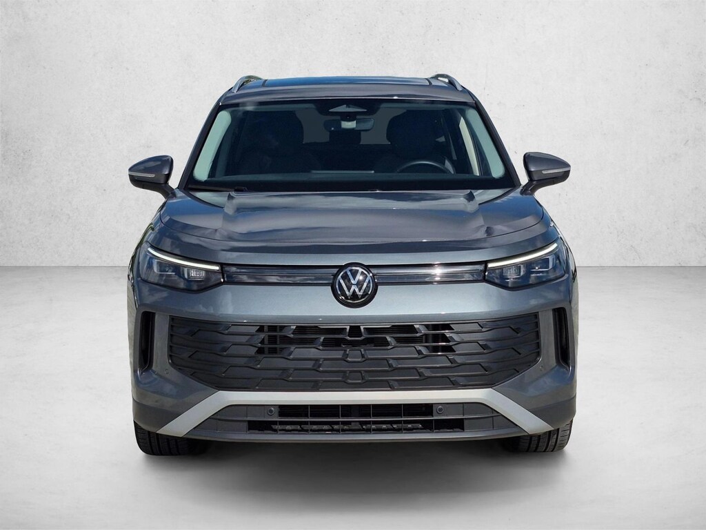 Used 2025 Volkswagen Tiguan SE SUV