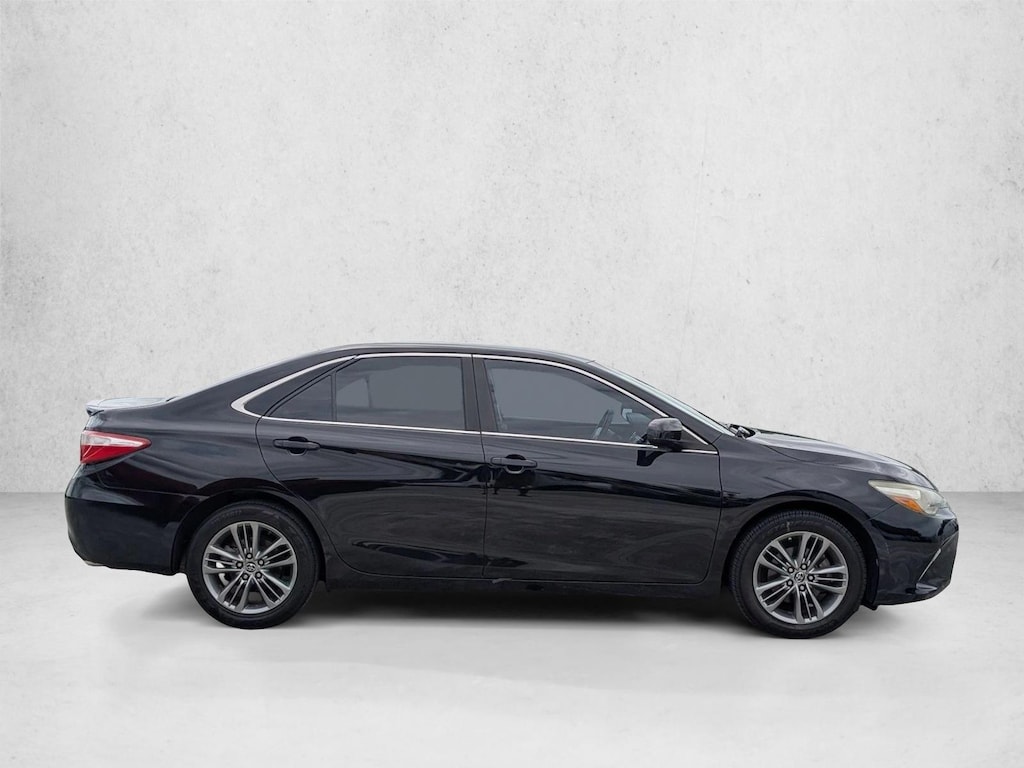 Used 2015 Toyota Camry SE Sedan