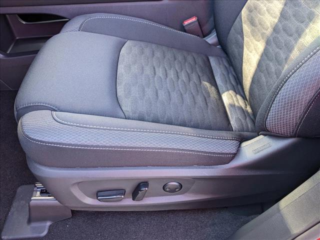 2025 Nissan Pathfinder SV photo 4