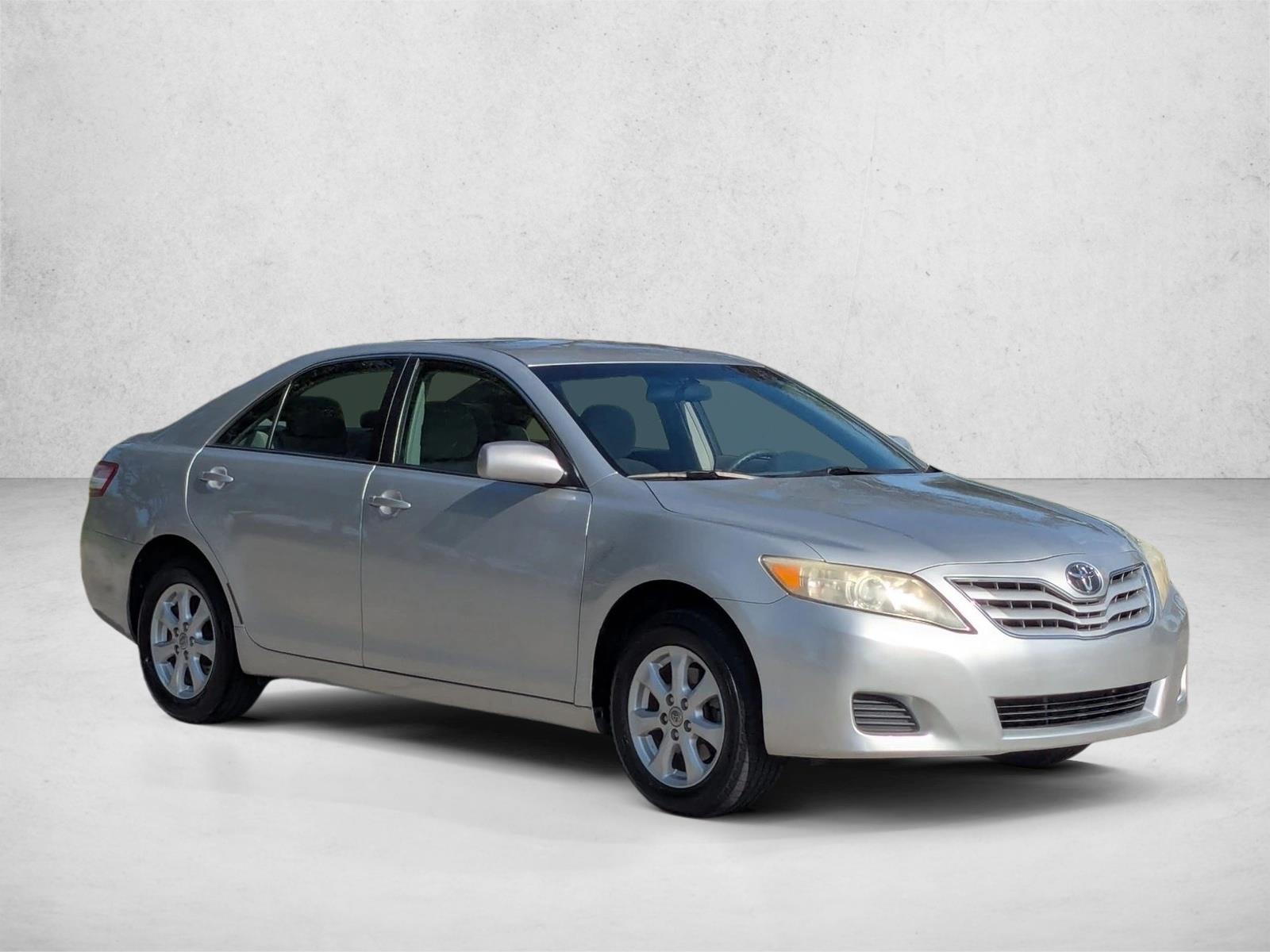 2011 Toyota Camry LE photo 3