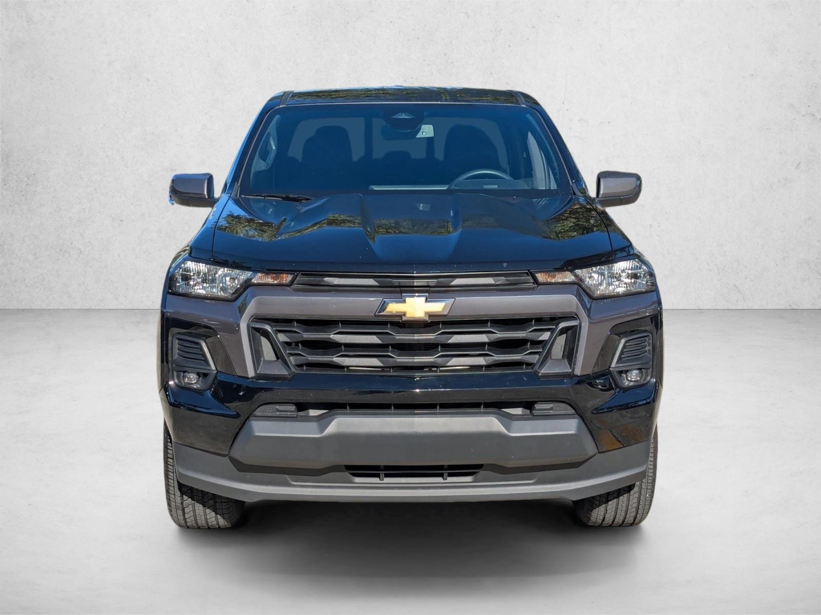 2023 Chevrolet Colorado LT photo 2