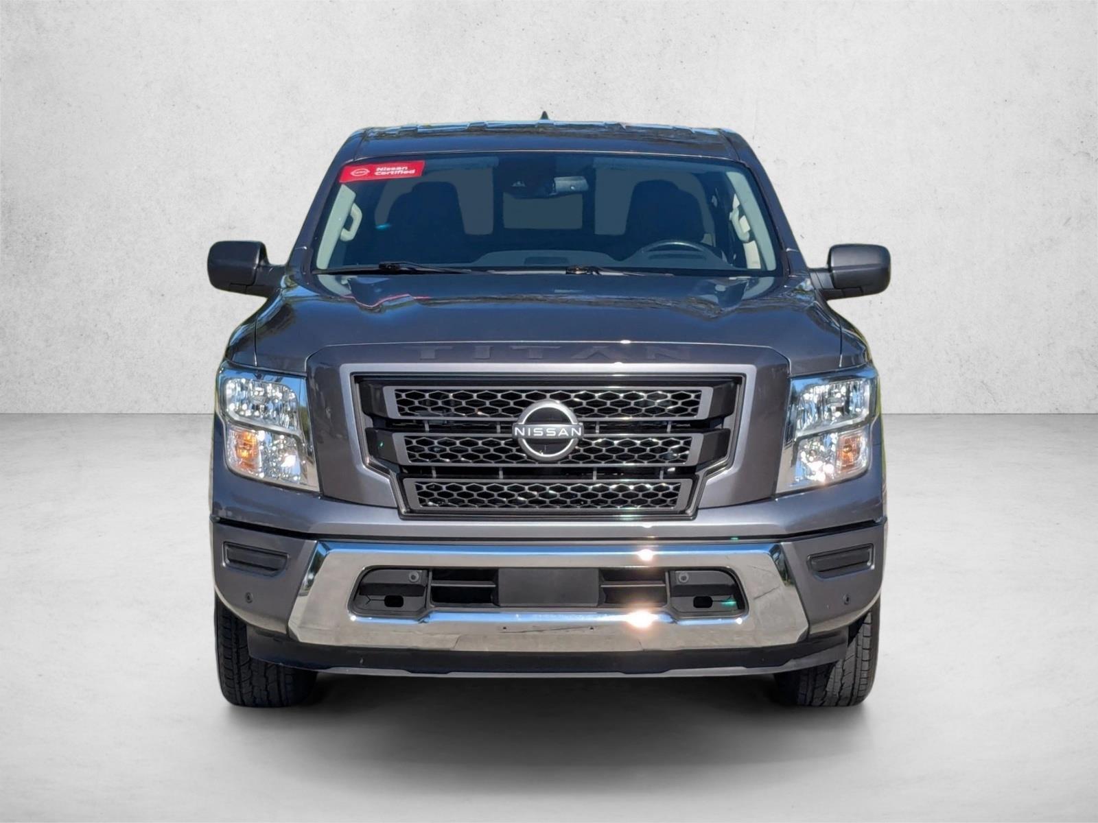 2024 Nissan Titan SV Crew Cab photo 2