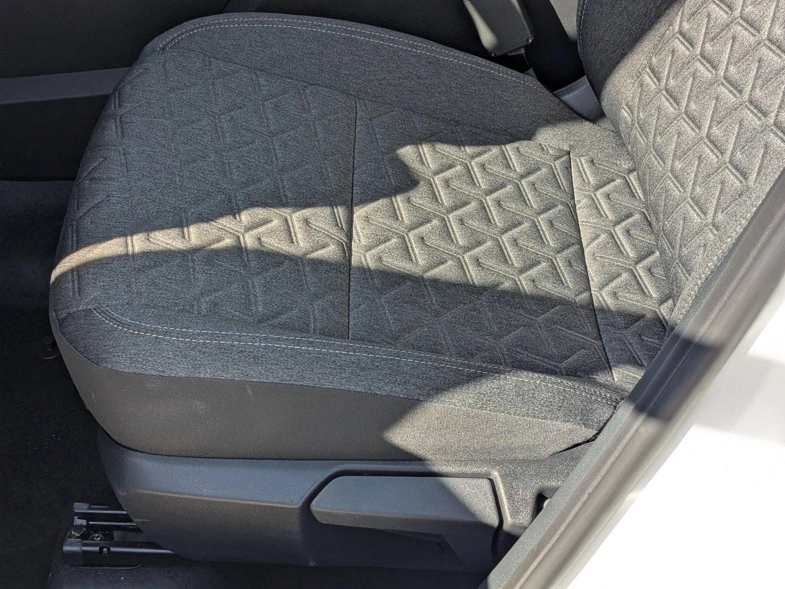 2026 Nissan Kicks SV photo 2