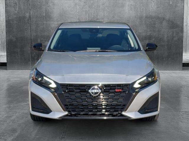 2023 Nissan Altima 2.5 SR photo 2