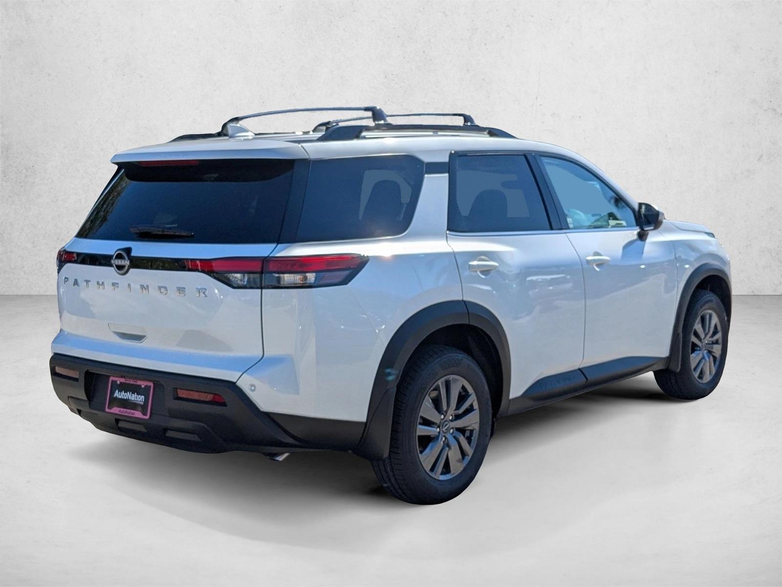 2025 Nissan Pathfinder SV photo 2