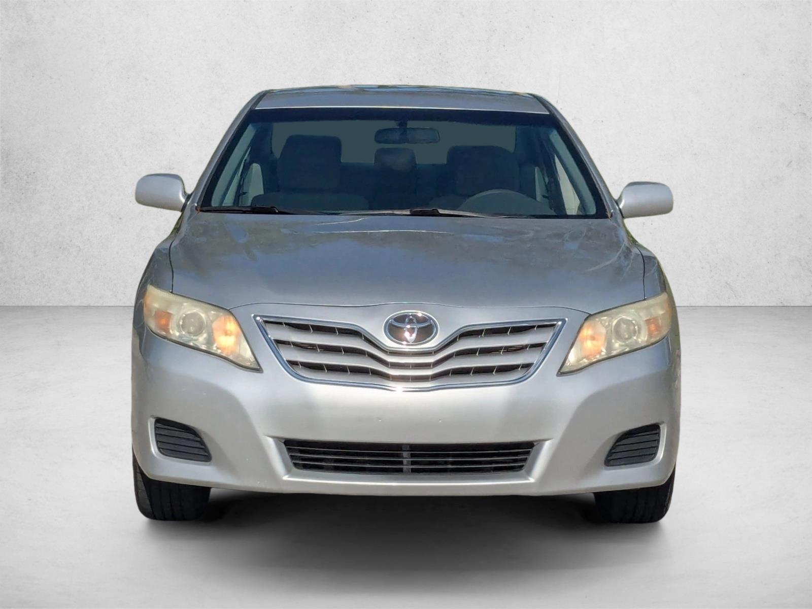 2011 Toyota Camry LE photo 2