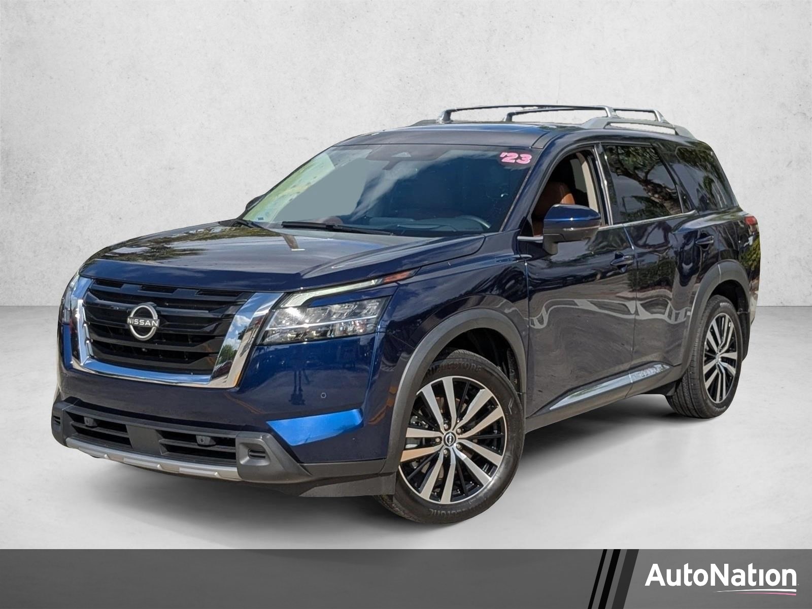 2023 Nissan Pathfinder Platinum 4WD's photo