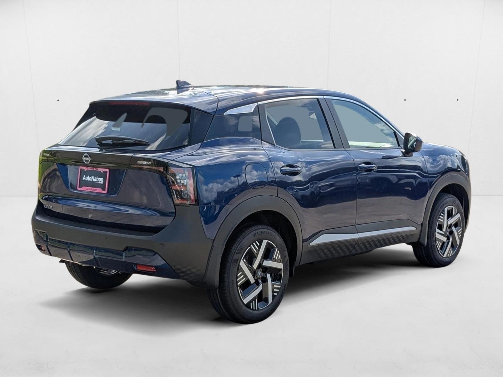 2025 Nissan Kicks SV photo 2