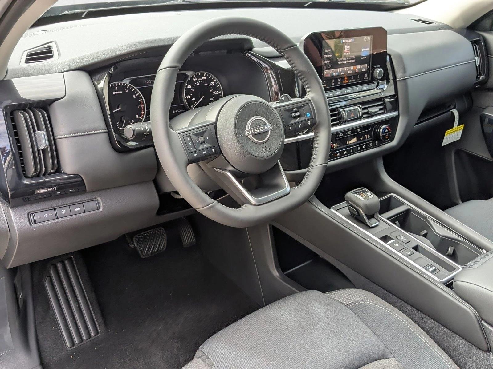 2025 Nissan Pathfinder SV photo 3