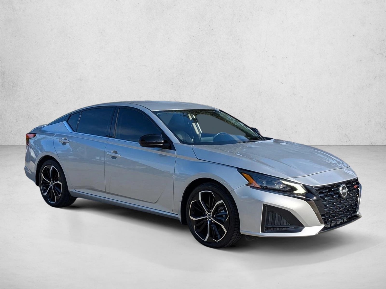 2023 Nissan Altima 2.5 SR photo 3