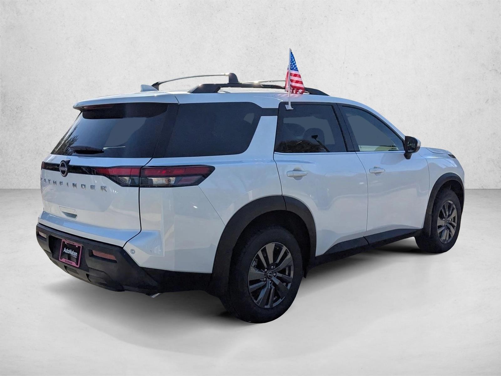 2025 Nissan Pathfinder SV photo 2