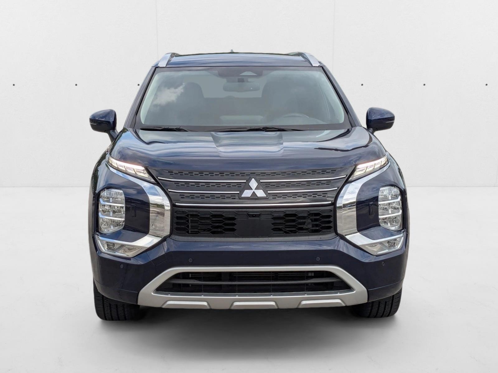 2023 Mitsubishi Outlander SEL photo 2