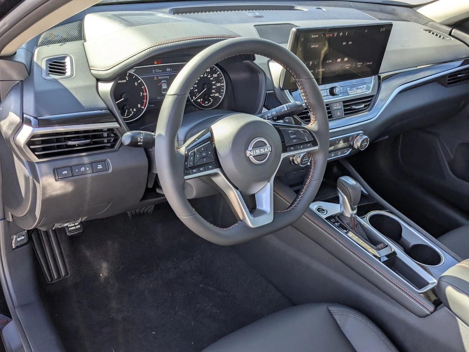 2025 Nissan Altima SR photo 3