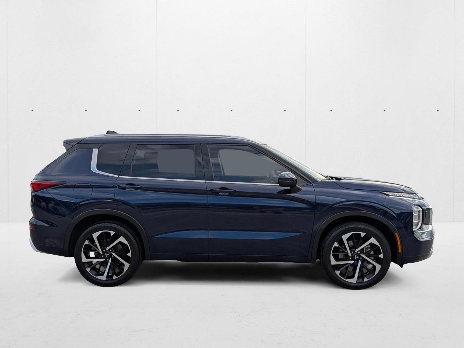 2023 Mitsubishi Outlander SEL photo 4