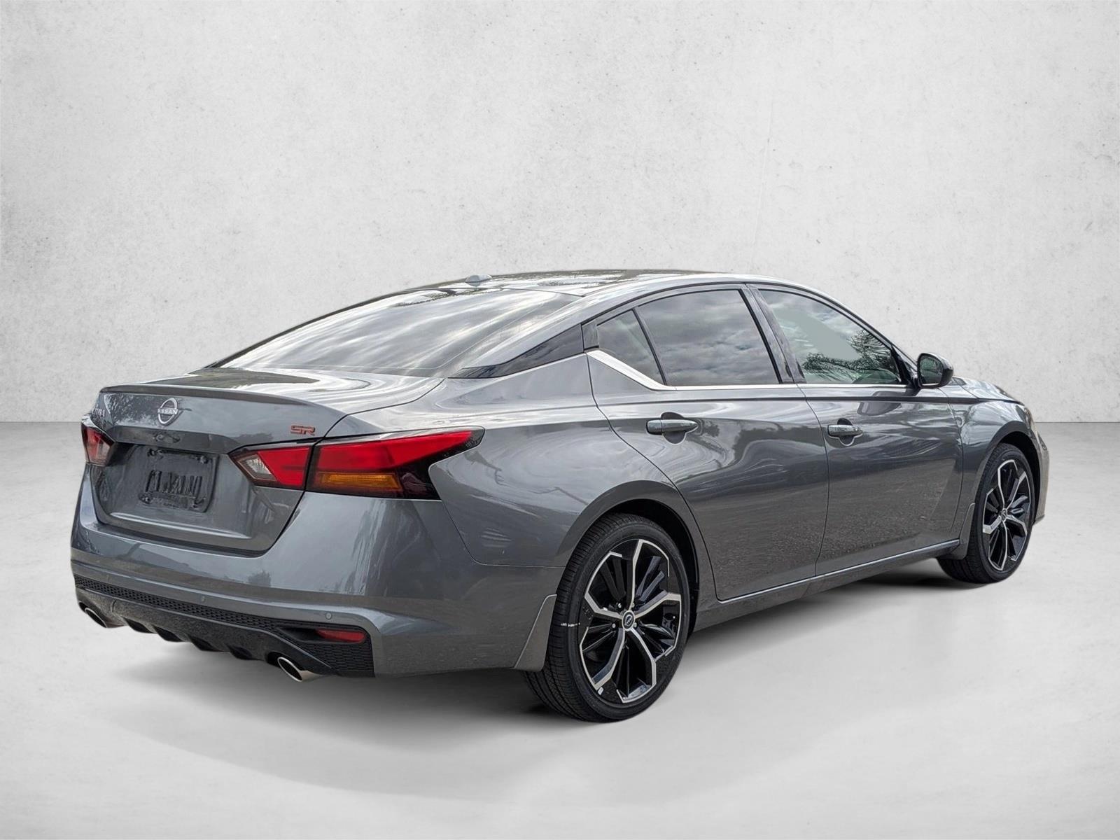 2025 Nissan Altima SR photo 2